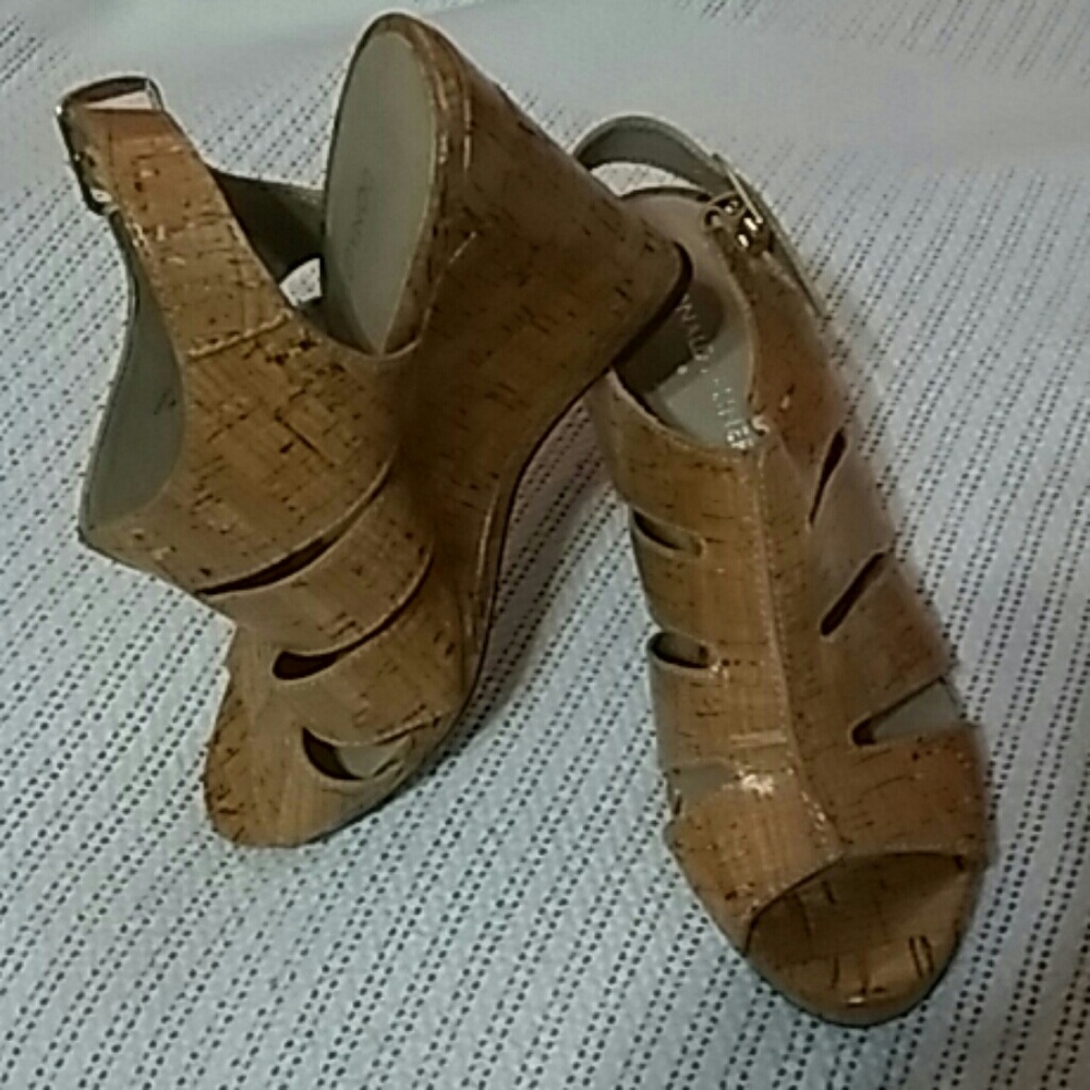 Sandals - Picture 2 of 4